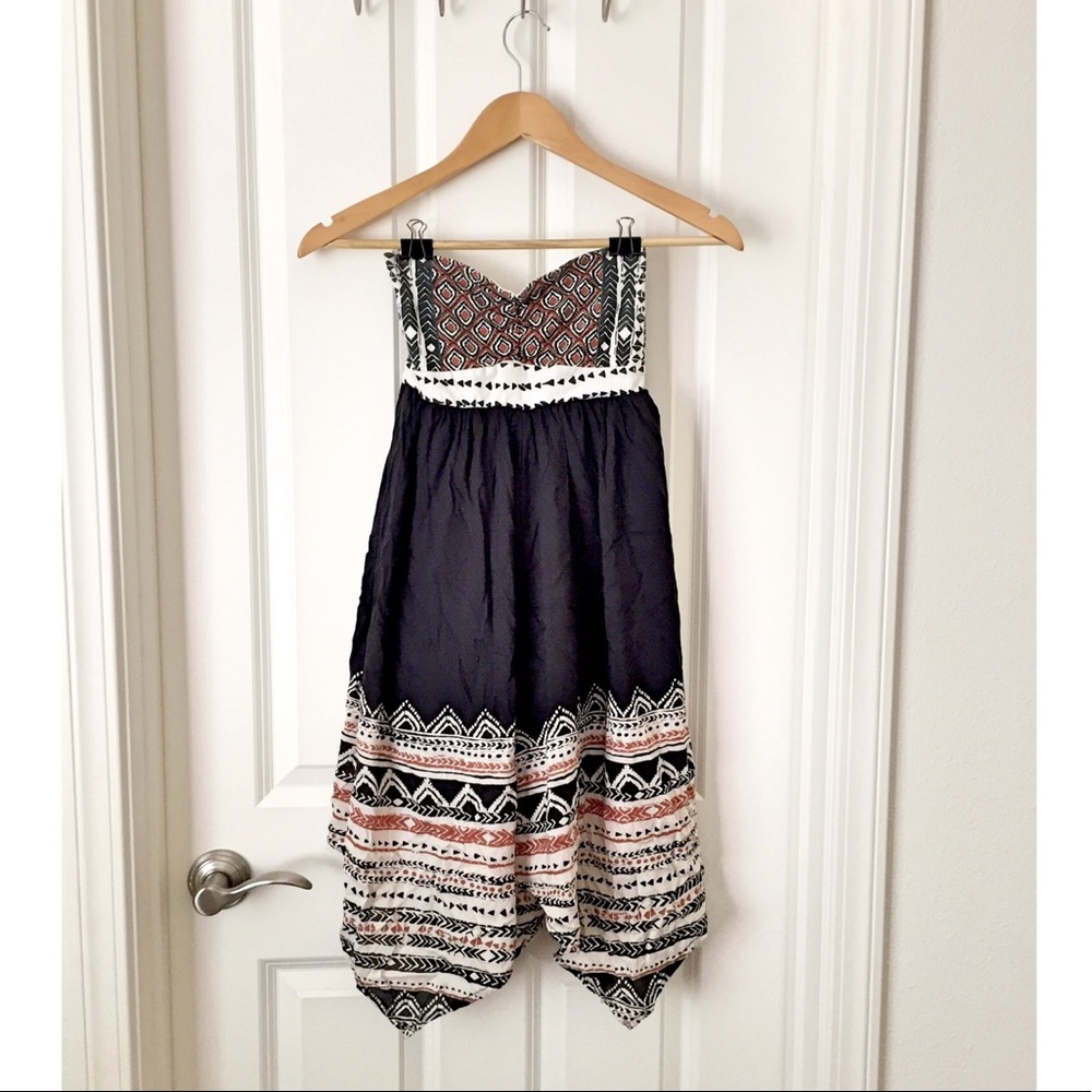 Strapless VOLCOM Dress.
